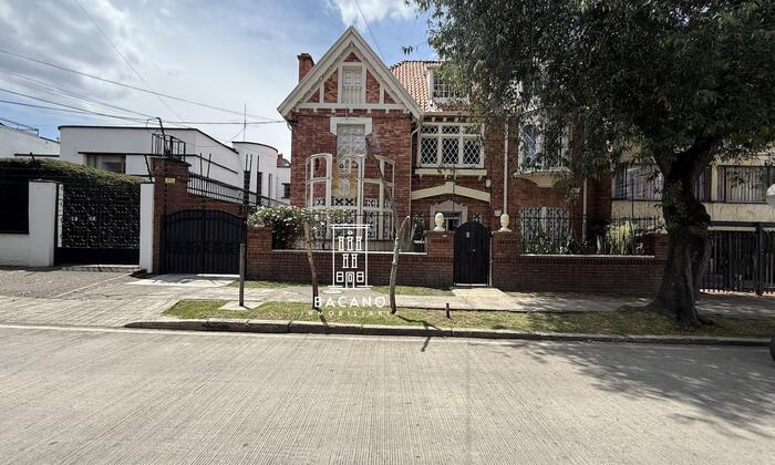 Casa Oficinas con terraza en venta o arriendo en Palermo- Teusaquillo